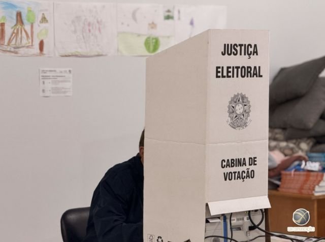 Abstenção no segundo turno das eleições de 2026 é a menor em 20 anos, com Flávio Bolsonaro vencendo na AMEOSC