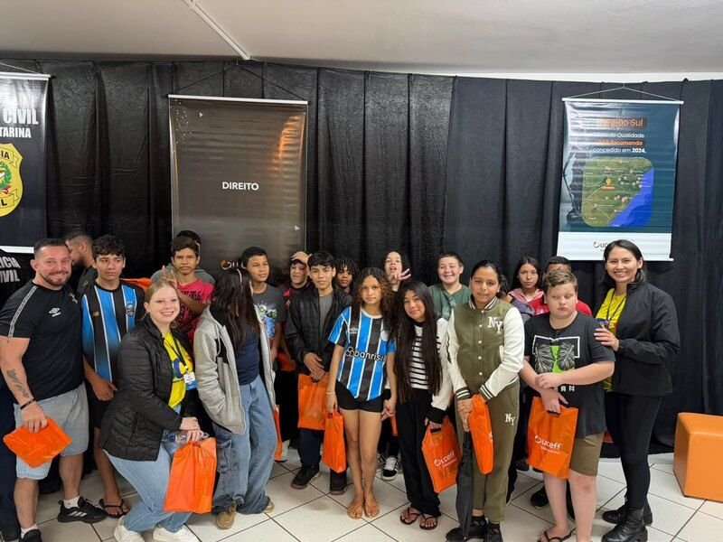 Adolescentes do SCFV exploram oportunidades na Feira das Profissões da UCEFF Itapiranga