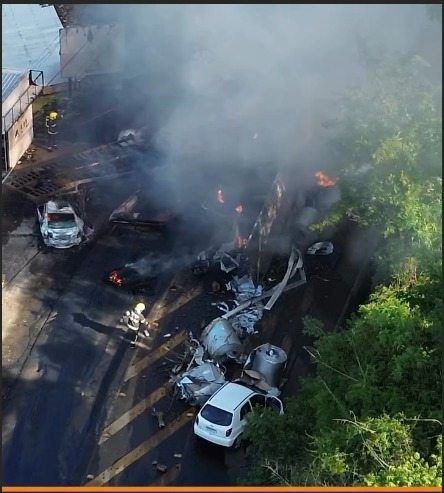 Caminhoneiro morre carbonizado em grave acidente com cinco veículos em Capinzal