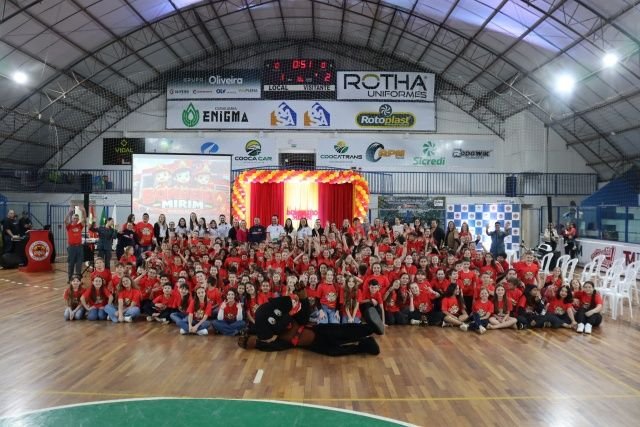 Maravilha forma 229 novos bombeiros mirins em cerimônia lotada no ginásio