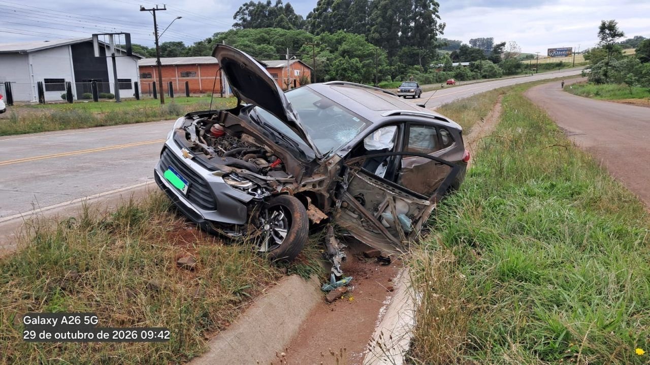 Colisão entre Tracker e S10 deixa duas pessoas feridas na BR-163 em Guarujá do Sul