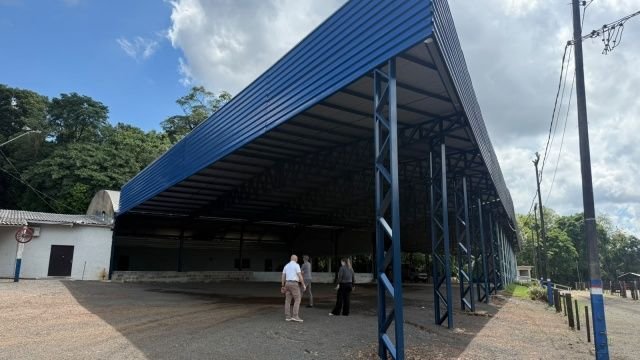 Guaraciaba conclui cobertura de 530 m² no parque do CTG Fronteira do Oeste com R$ 250 mil